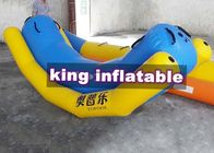 কলা নৌকা সঙ্গে টেকসই হলুদ / নীল inflatable Seesaw টোট্টার পিভিসি জল খেলনা